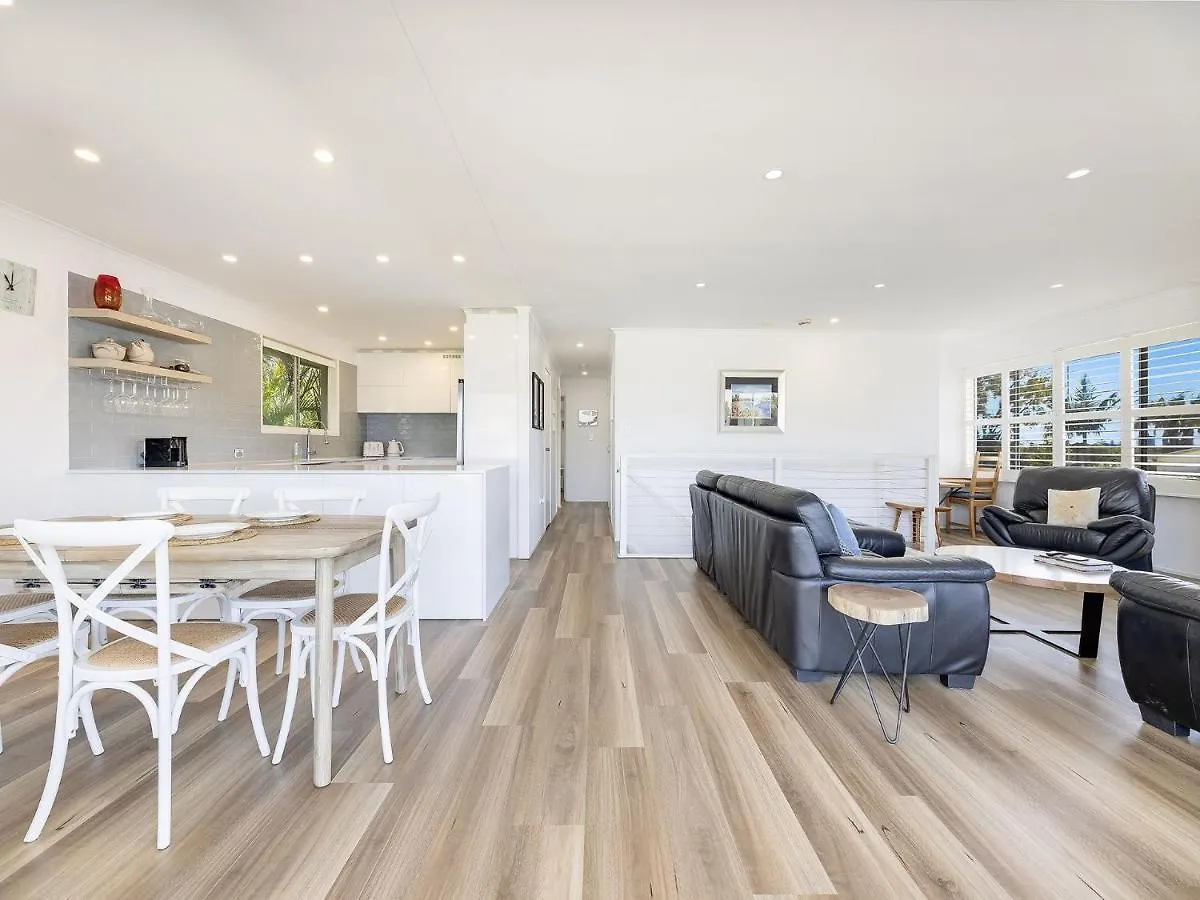 1 Rowell Street Battery Hill Qld Villa Caloundra